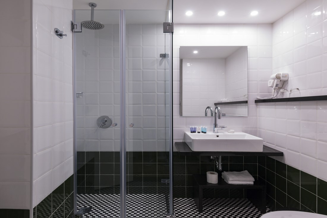 Hotel75 - Bathroom